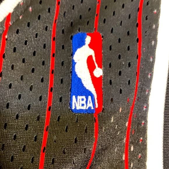 Micheal Jordan signature Jersey - Picture 9 of 12